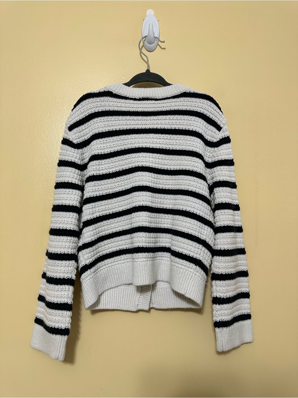 Abercrombie Kids Crochet Knit Gold Button Lady Jacket Cardigan Size 5/6 White - Picture 8 of 9